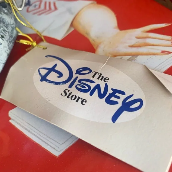 Winnie the Pooh Snow Globe-Disney -Happy Birthday to You -Mildred & Patty Hill - Picture 6 of 7